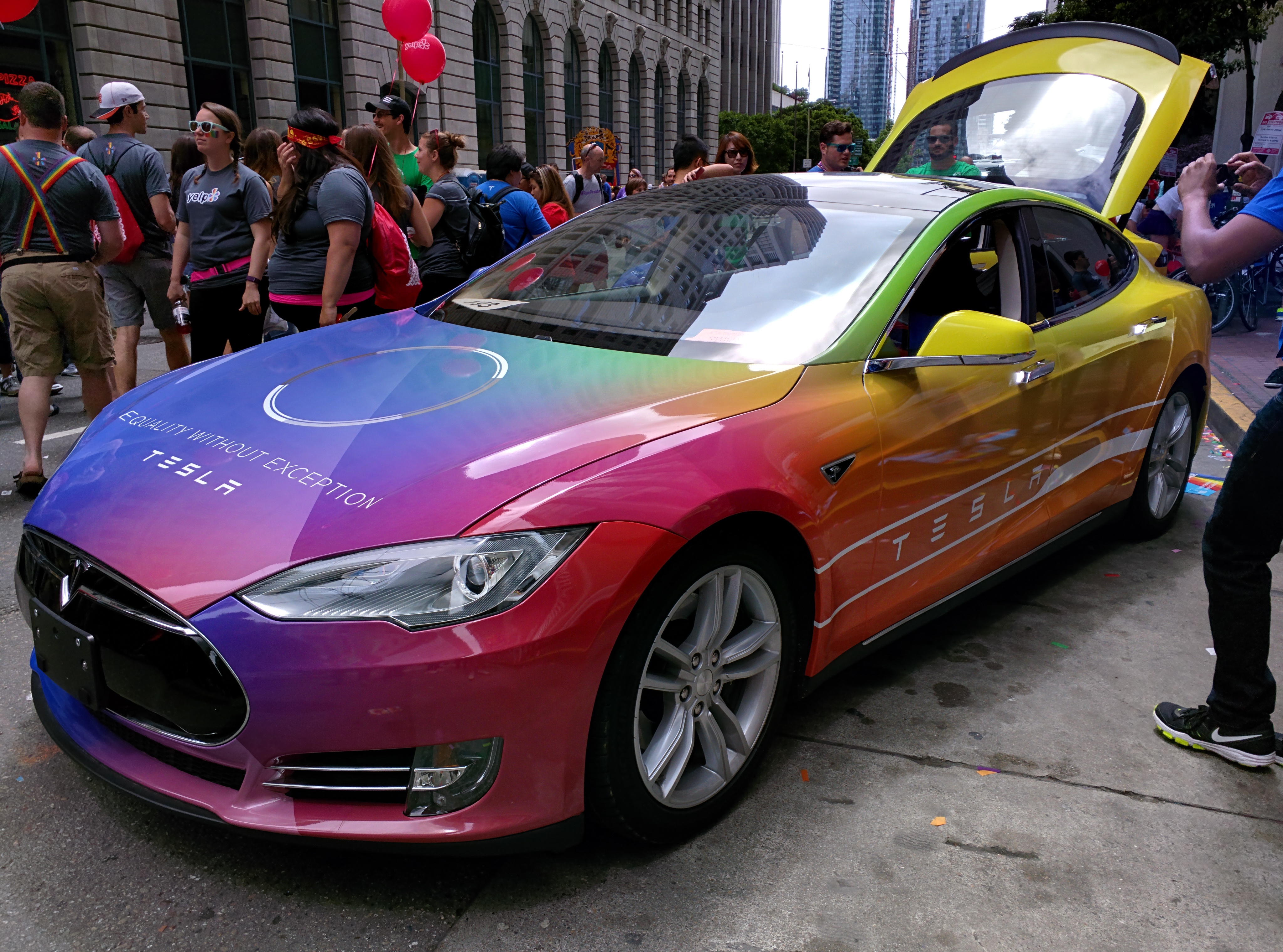 Tesla-Pride-model-s