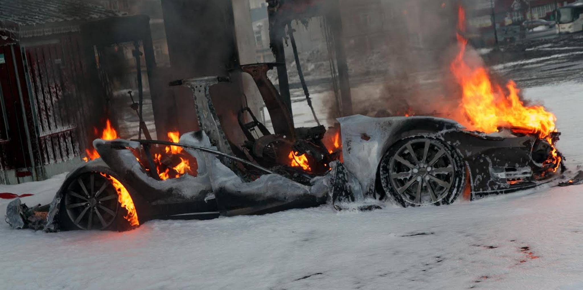 Model S burned down norway