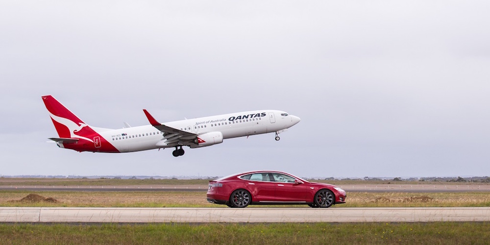 Tesla-vs-Qantas-jet
