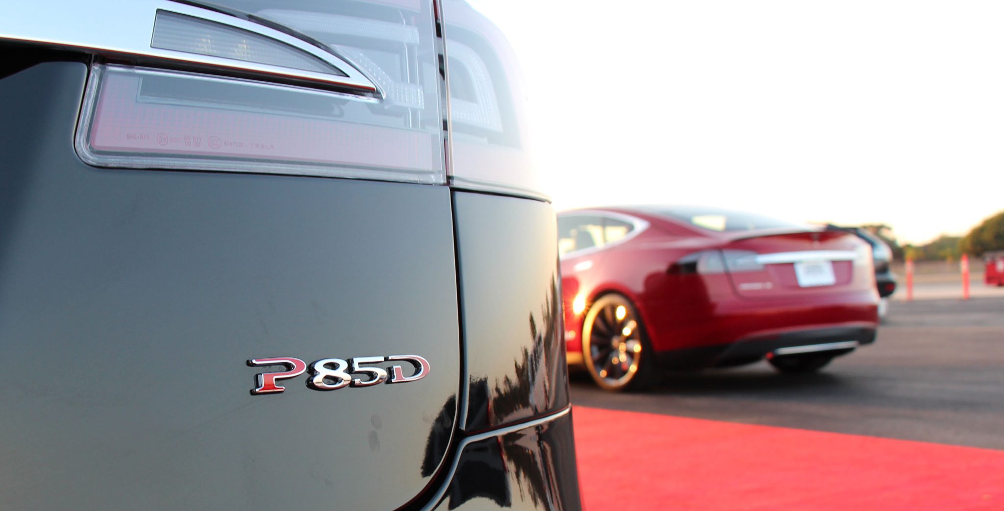 Tesla-Model-S-P85D-rear-badge