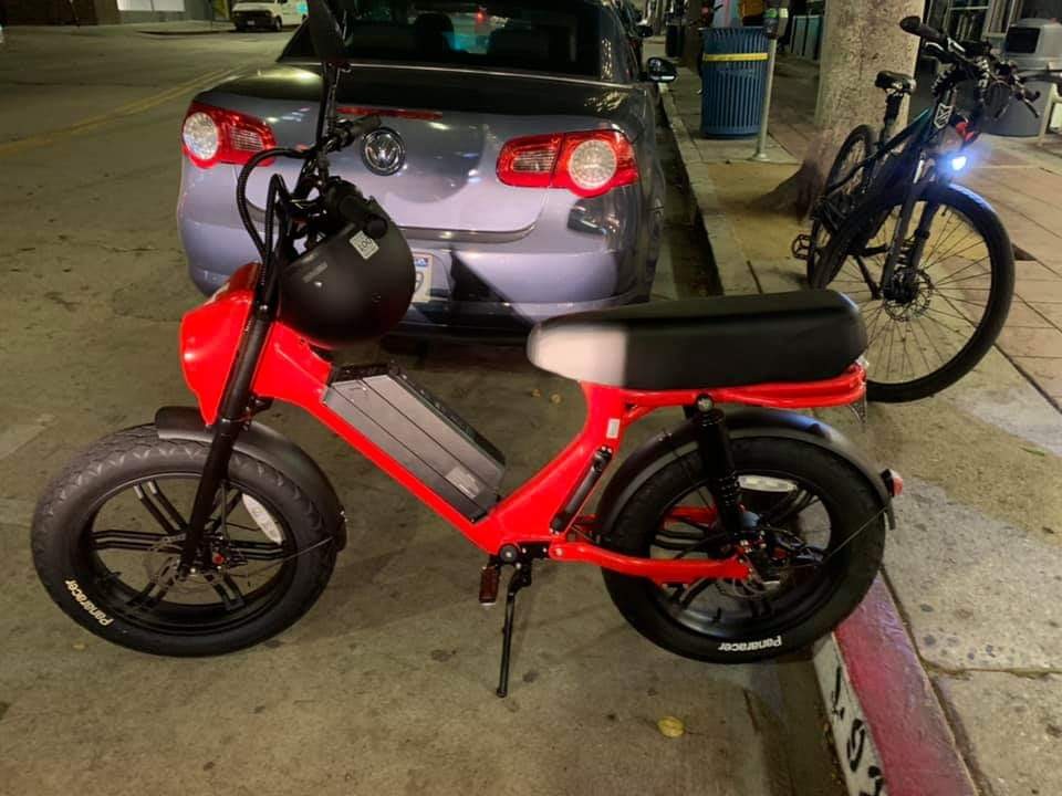 Scoot cruiser electric moped