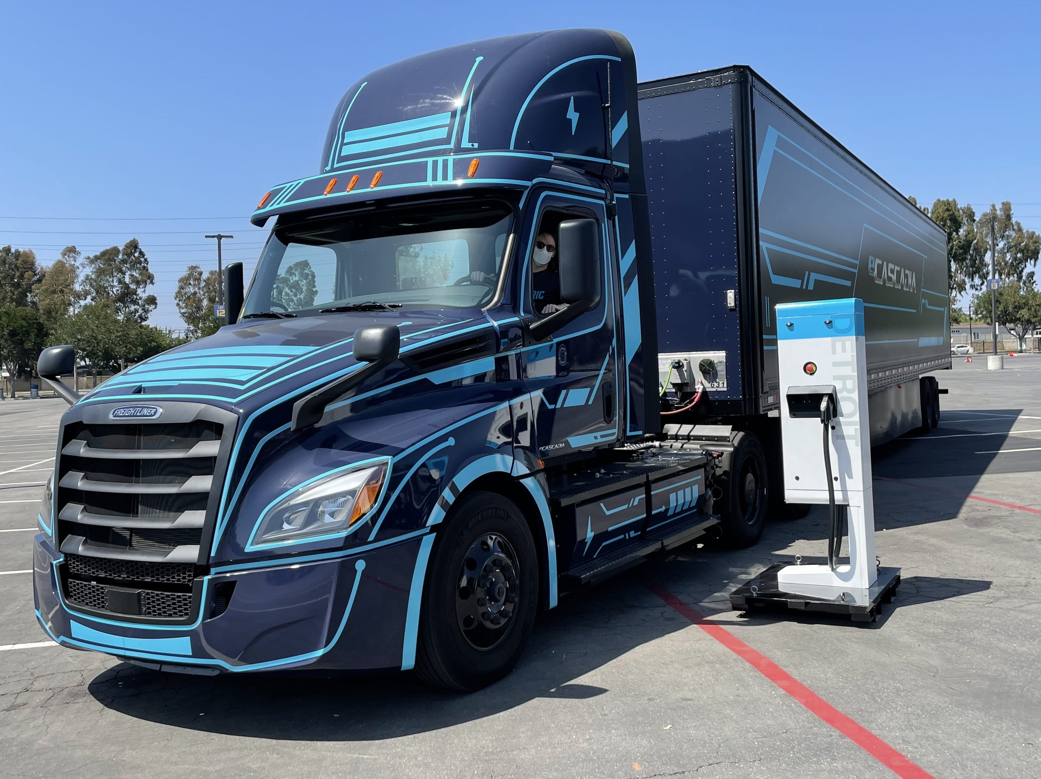 daimler freightliner ecascadia electric truck and charger